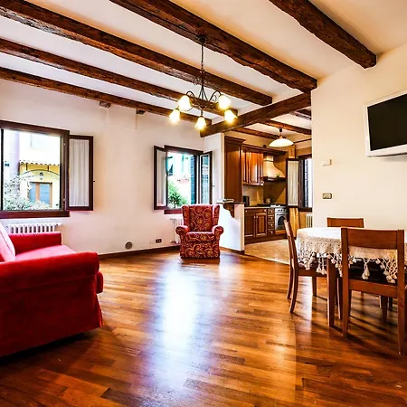 Apartment Red Fashion Venedig