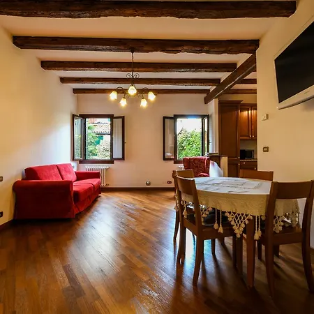 شقة Red Fashion البندقية